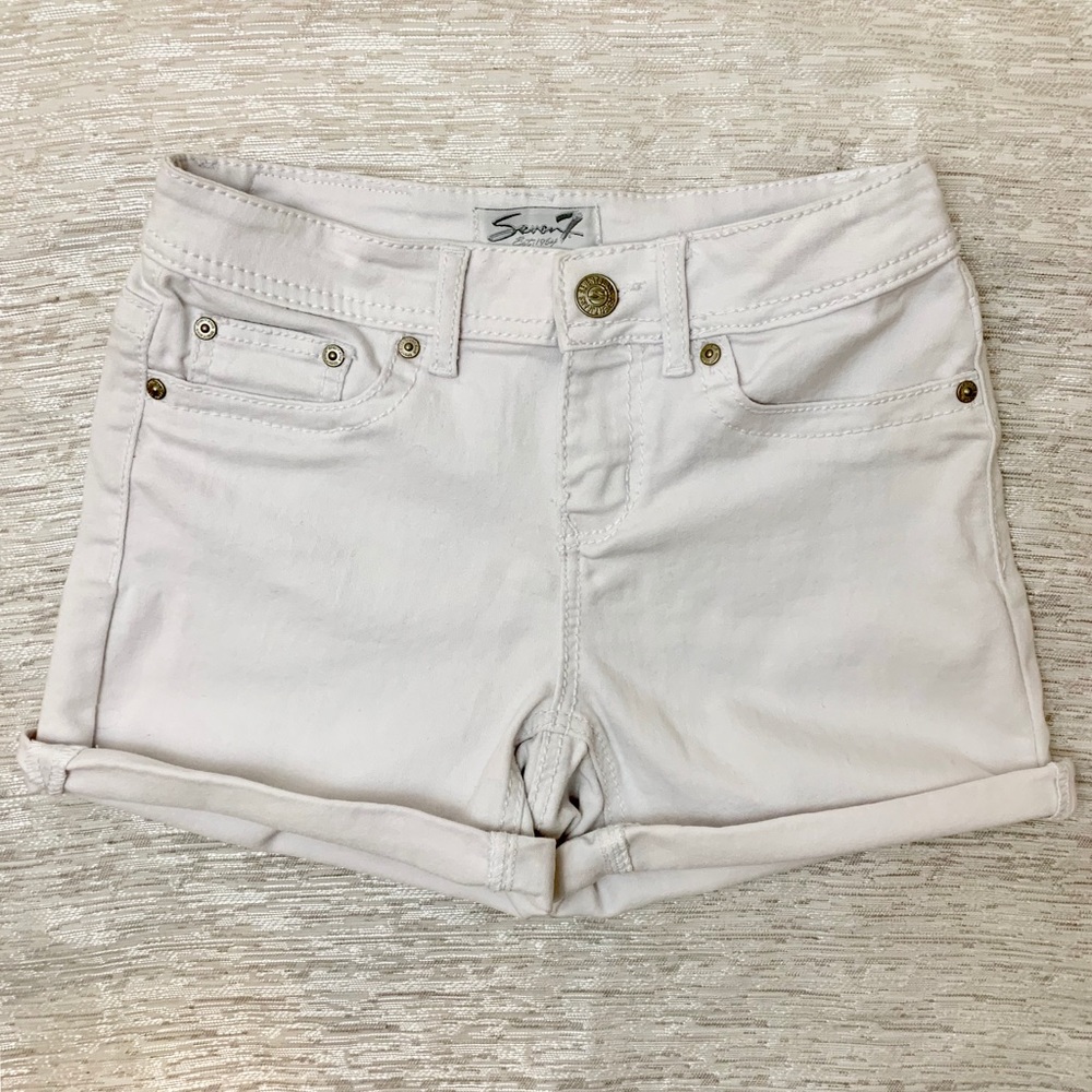 Seven white Denim shorts embroidered back pockets